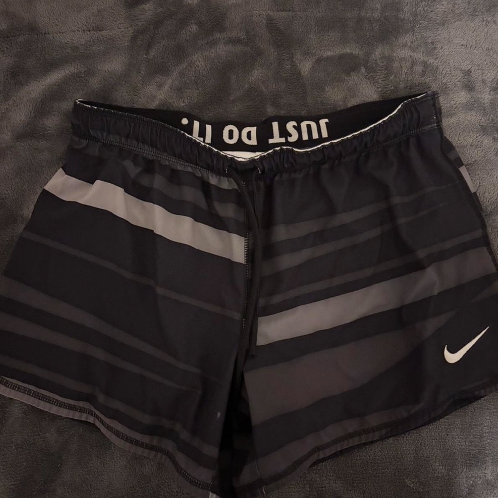 Woman Nike shorts size M